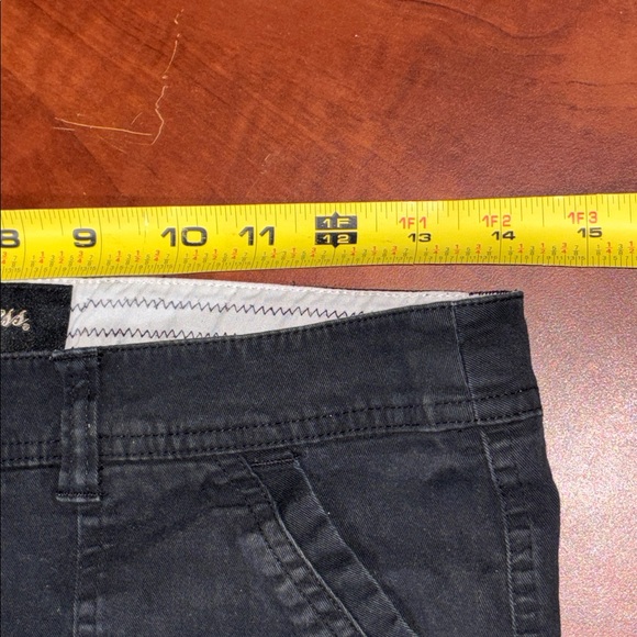 Guess Jean Shorts Low cut 28 “ Waist - Picture 6 of 6